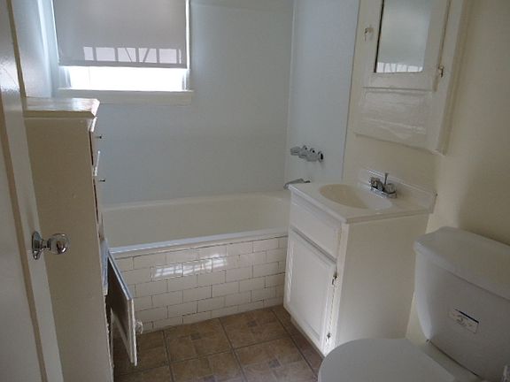 5th image of 138 S Westmoreland Ave APT 402