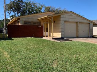 13 Lyncrest Dr, Galveston, TX 77550