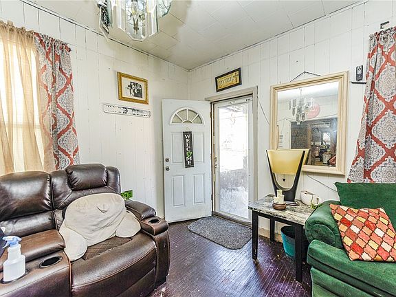 5th image of 219 Hebard St