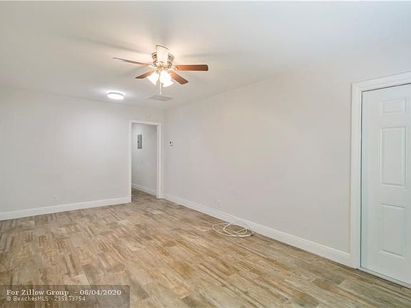 5th image of 823 SE 14th St