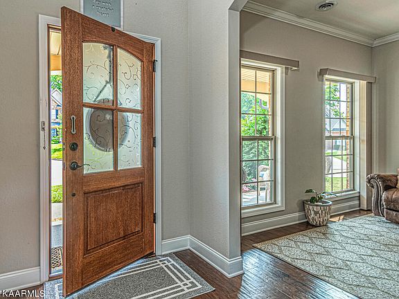 5th image of 2309 Mission Hill Ln