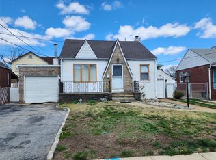 24 Standish Rd, Valley Stream, NY 11580