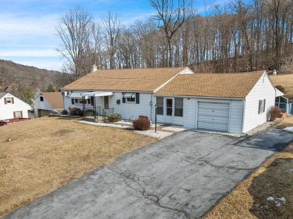 25 Sunset Hill Rd, Boyertown, PA 19512