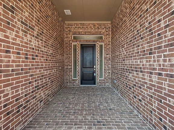 3rd image of 1202 Silver Oak Ct