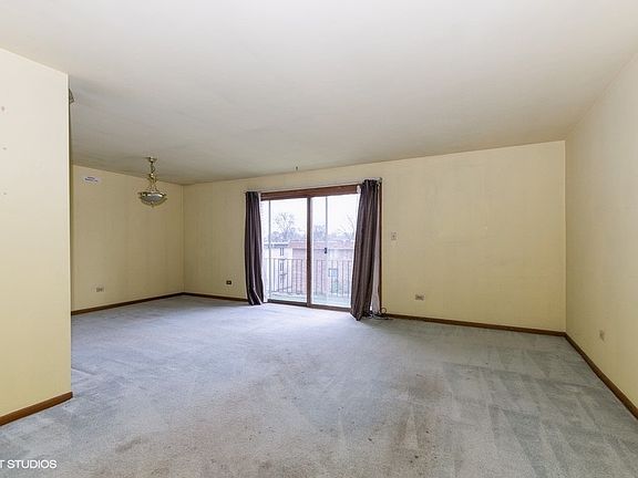 3rd image of 10418 S Komensky Ave APT 3N