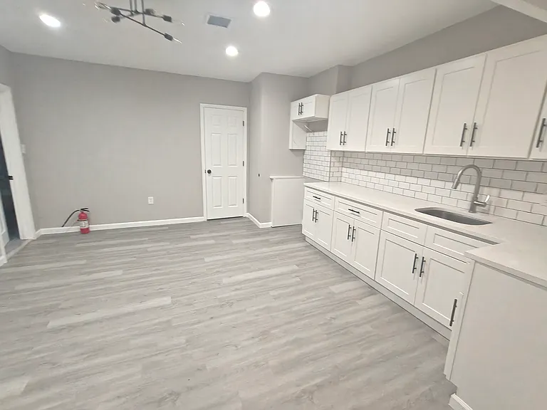 291 W Runyon St #2B — Photo 3