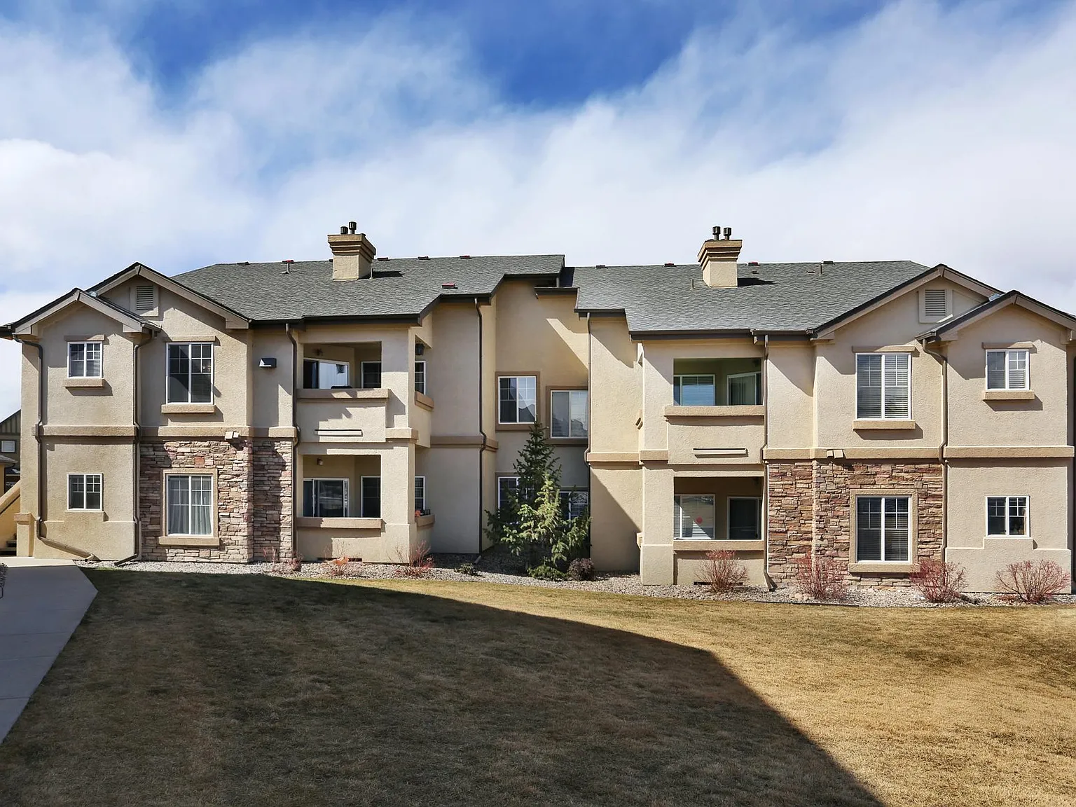 3 bed, 1243 sqft, $2,000 — Photo 1