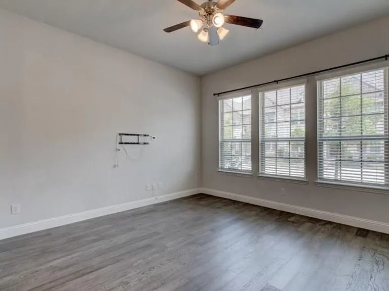 1564 Windermere Way — Photo 9