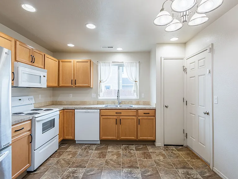 143 E Rose Lake Dr — Photo 14