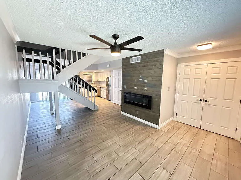 2 bed, 1.0 bath, 976 sqft, $1,350 — Photo 4
