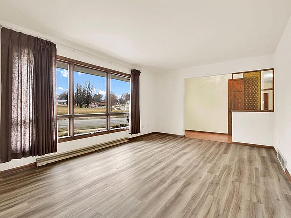 4th image of 1621 Woodridge ROAD