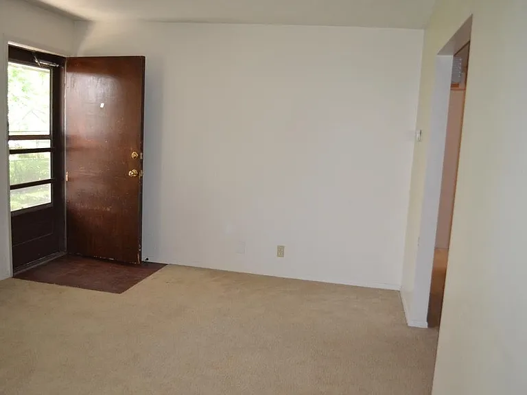 2420 E St #1 — Photo 4