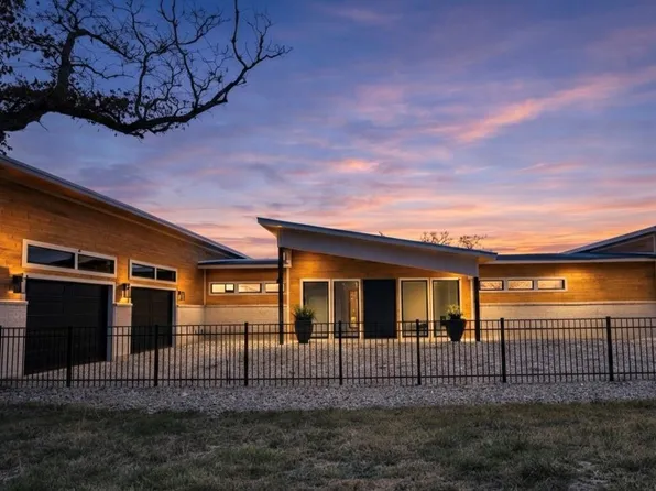 10080 Fm 682, Yoakum, TX 77995