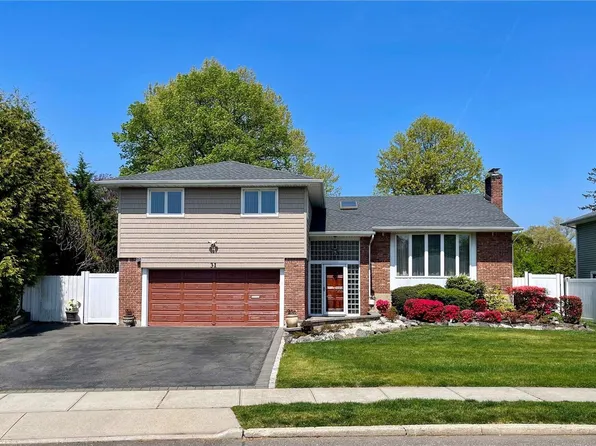 31 Glenn Drive, Woodbury, NY 11797