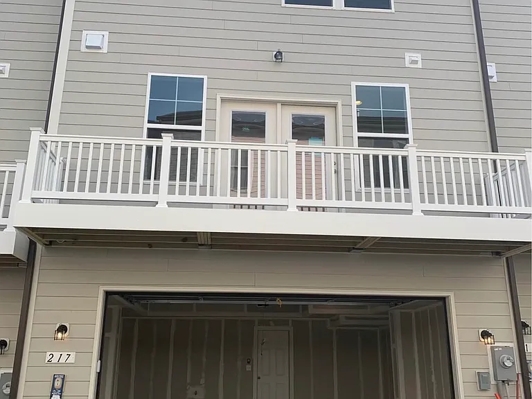 217 Willis St — Photo 2