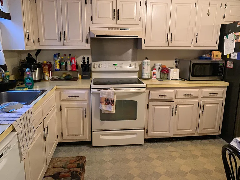Kitchen (Range and Sink)