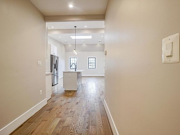 5th image of 904 Quincy St NE #4