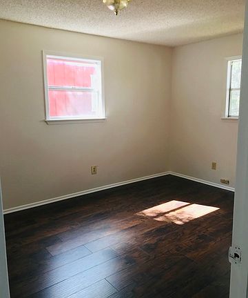 3rd image of 713 Shadyview Dr