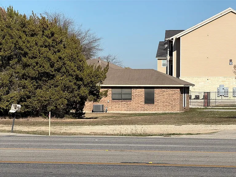 1731 S State Highway 46 — Photo 15