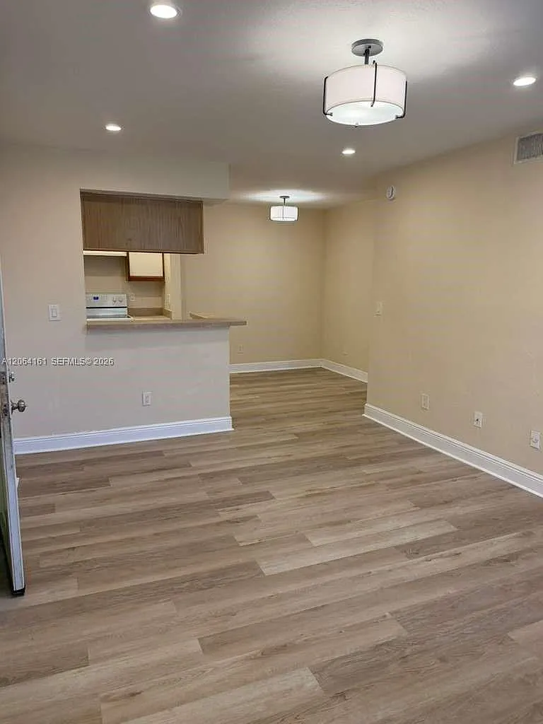 Royal Poinciana Condo — Photo 4