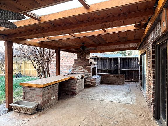 5th image of 808 NW 41st St