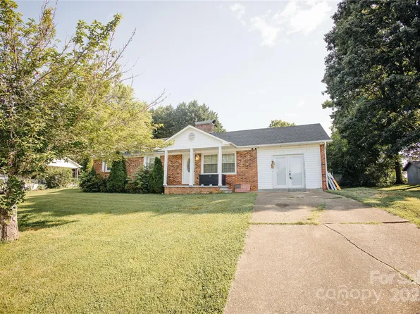 98 Long St, Marion, NC 28752