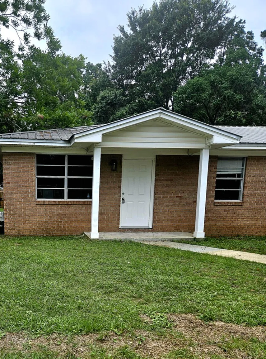 2 bed, 1.0 bath, 805 sqft, $1,300 — Photo 3