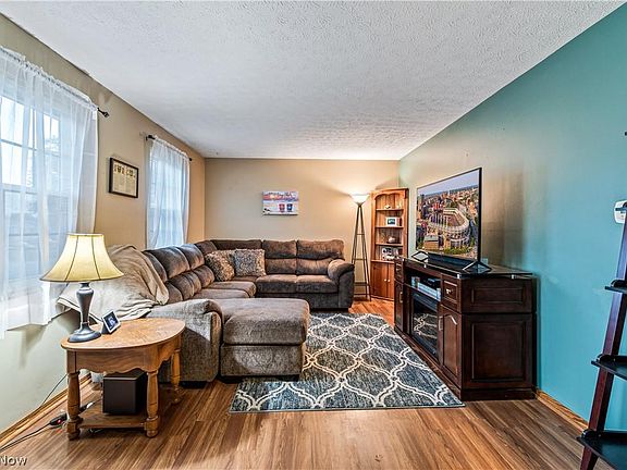5th image of 1733 Thornridge Rd NW