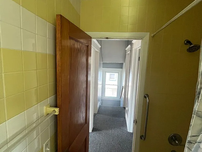 18 Robin St — Photo 8