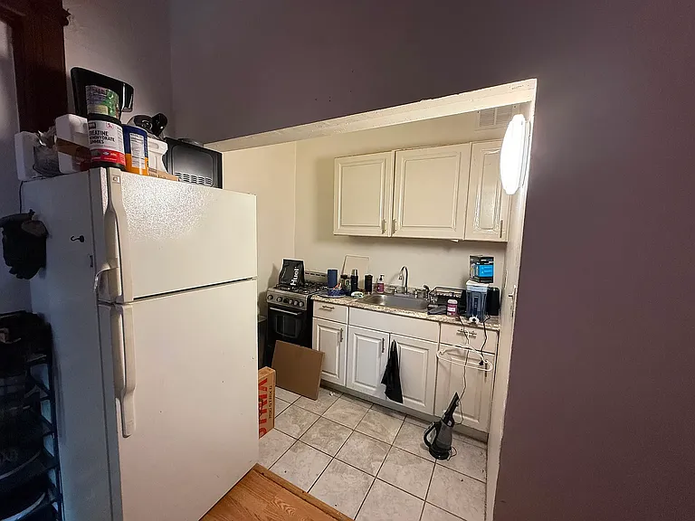 30 Linden St #3R — Photo 4