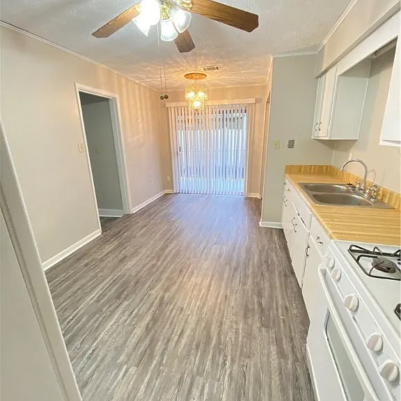 2303 Beaumont Dr — Photo 4