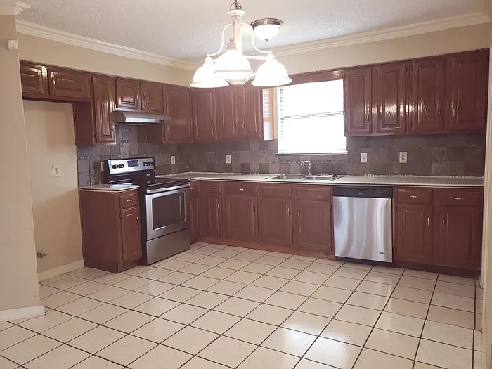 2217 Rockwood Dr — Photo 14