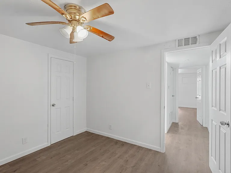 120 E Monterey St #120 — Photo 14