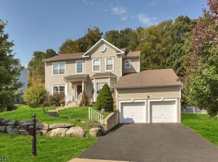 869 Ravine Rd, Lake Hopatcong, NJ 07849