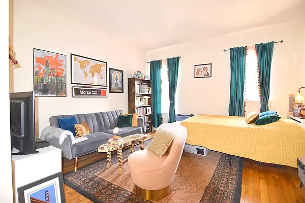 Rented by Manhattan Spaces | media 9