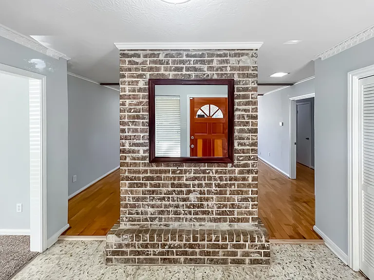 9206 Sharpview Dr — Photo 12
