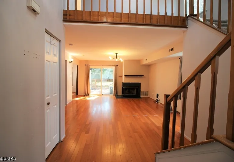 83 Winchester Way — Photo 2