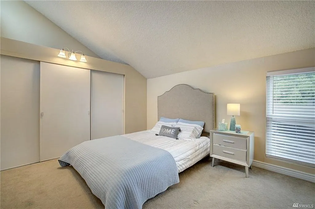 1 bed, 1.5 bath, 1048 sqft, $1,850 — Photo 1