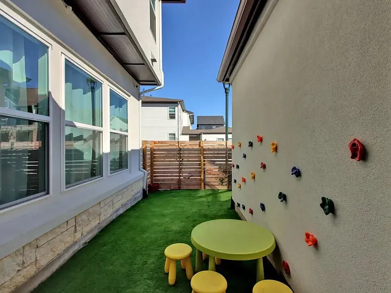 4711 Vaughan St — Photo 32