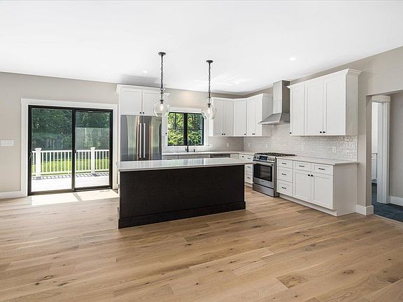 4th image of 195 Amesbury Road