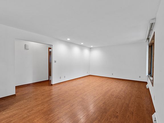 3rd image of 109 Filby St