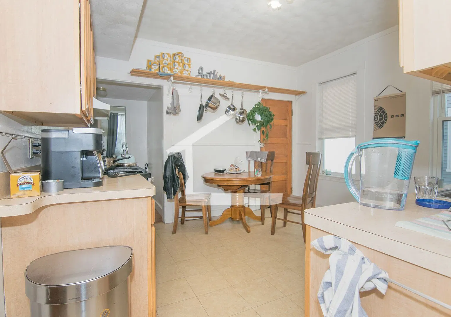 Desirable BU Location. Walk to School. Spacious Unit. Central Heat, Laundry on a Site, Parking fo... — Photo 2