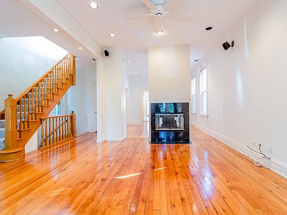 3rd image of 1126 W Oakdale Ave #2