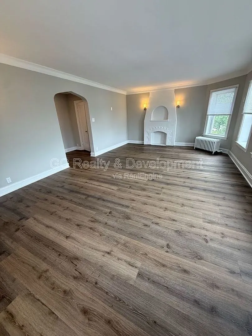 3 bed, 1.5 bath, 2000 sqft, $2,250 — Photo 2