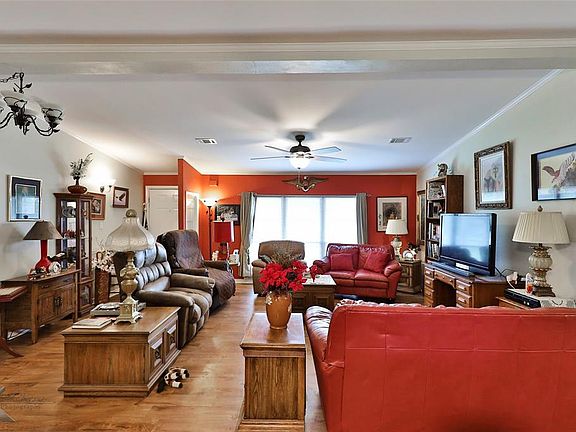 4th image of 601 Sandy Ln