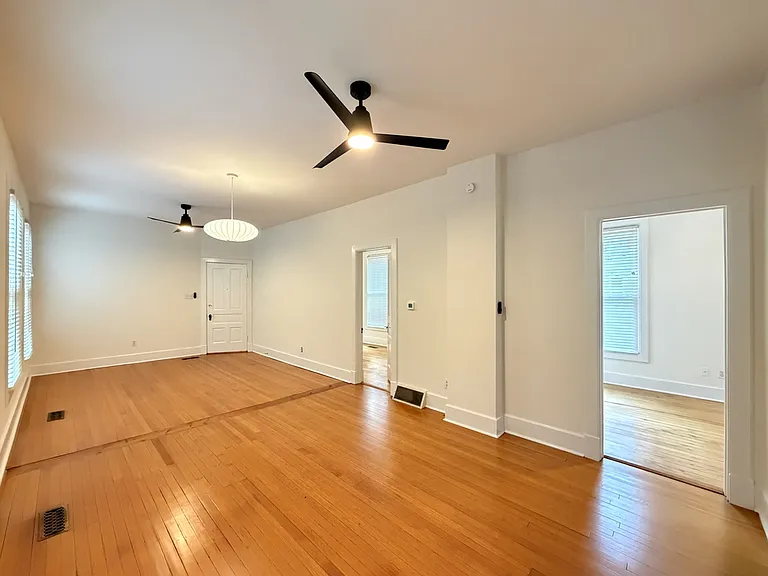 1111 W Roscoe St #2C — Photo 9