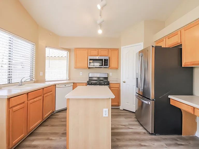 2024 E Appaloosa Rd — Photo 6