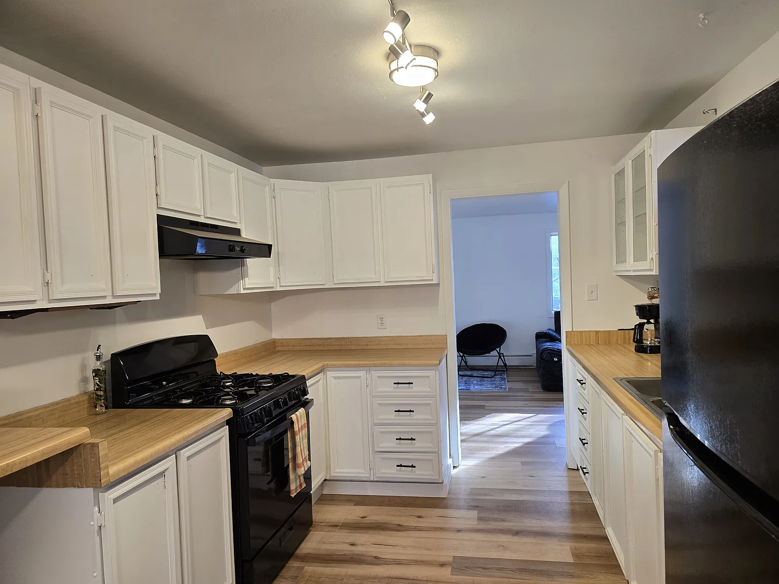 2 bed, 1052 sqft, $1,750 — Photo 2