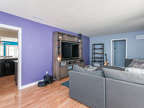 2nd image of 6881 Glenroy St