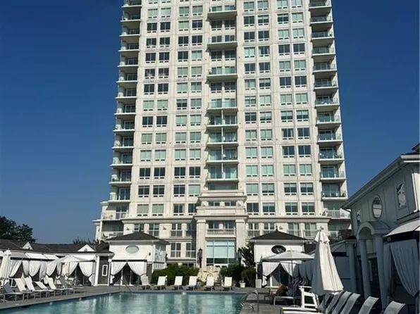 1 Tower Dr APT 704, Portsmouth, RI 02871